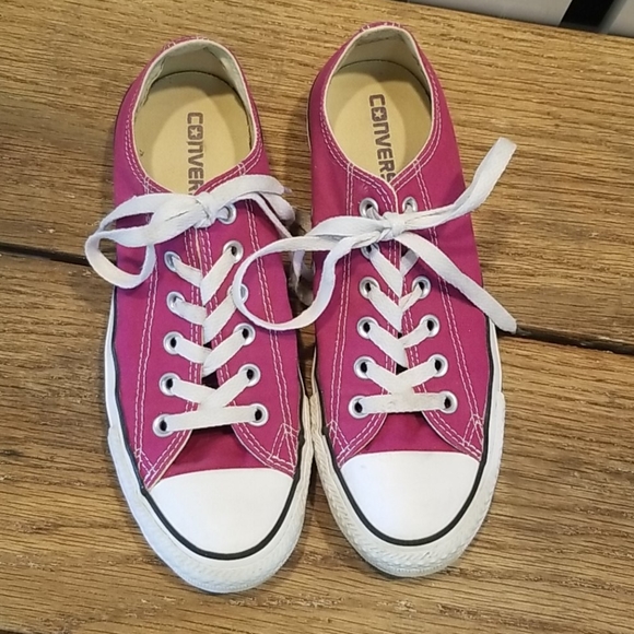 Converse Shoes - Men's 6/Woman 8 Converse Sneakers